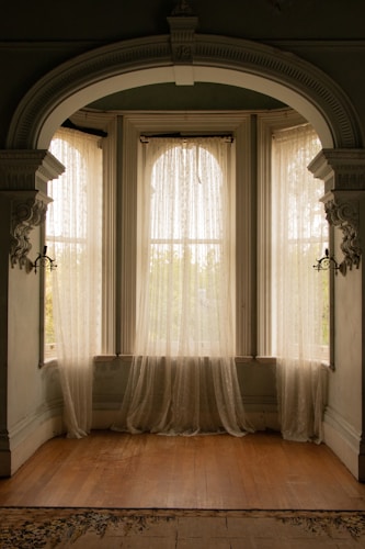 Motorised curtain rail system