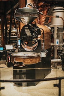 black and brown grinder machine
