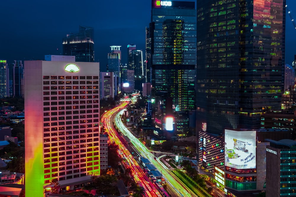 time lapse photography of red and green lights