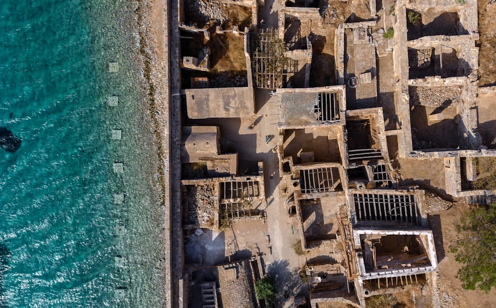 aerial photography of houses near body of water