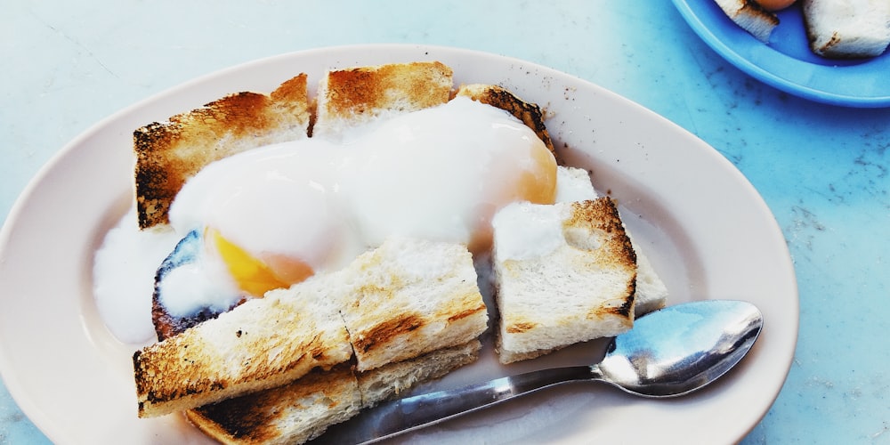 plato de huevo Benedict