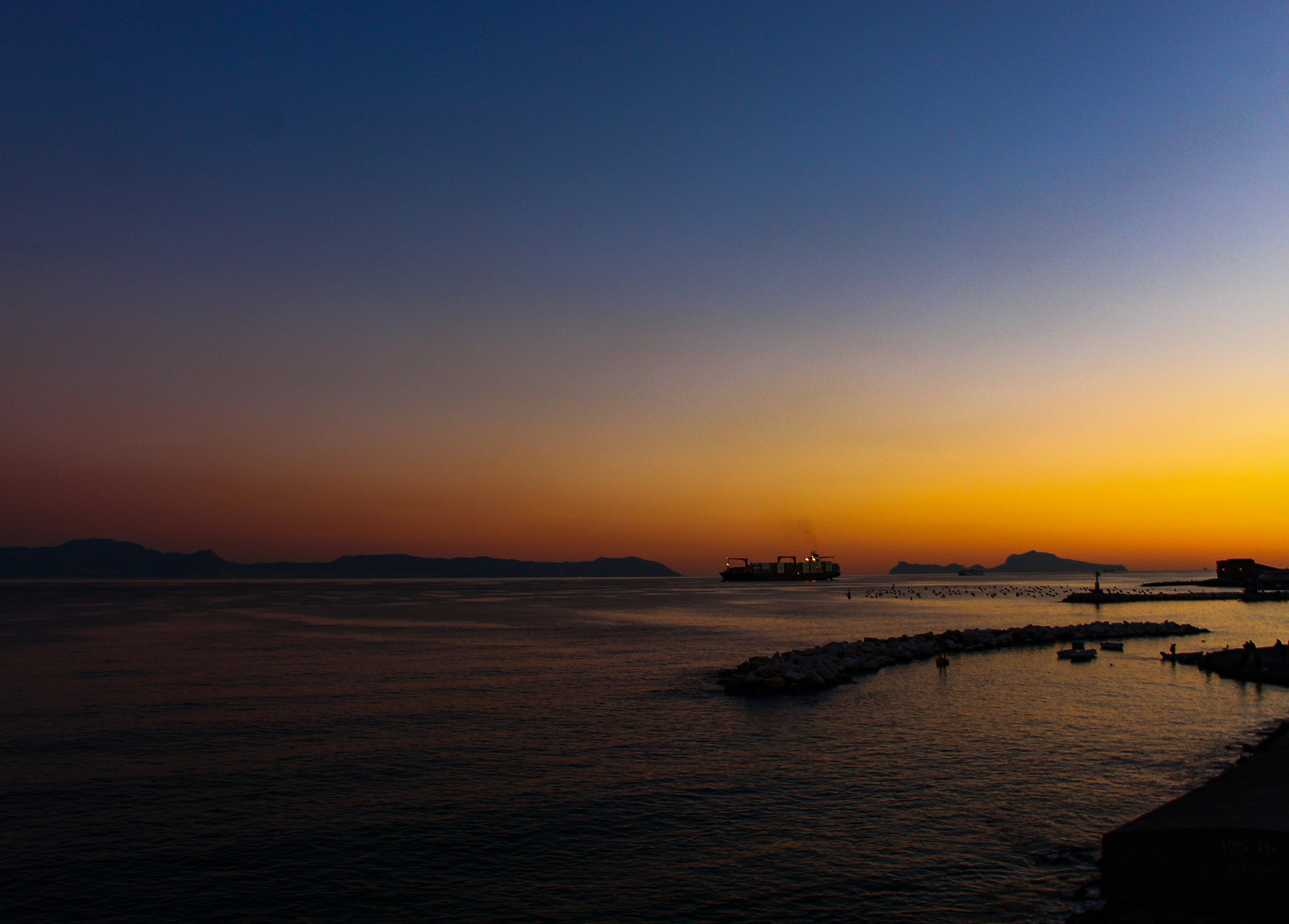 Napule è mille culure Napule è mille paure Napule è a voce de' criature Che saglie chianu chianu E tu sai ca' non si sulo /// Naples is one thousand colors Naples is one thousand fears Napoli is children's voice that comes up slowly slowly and you're know that you are not alone. - \