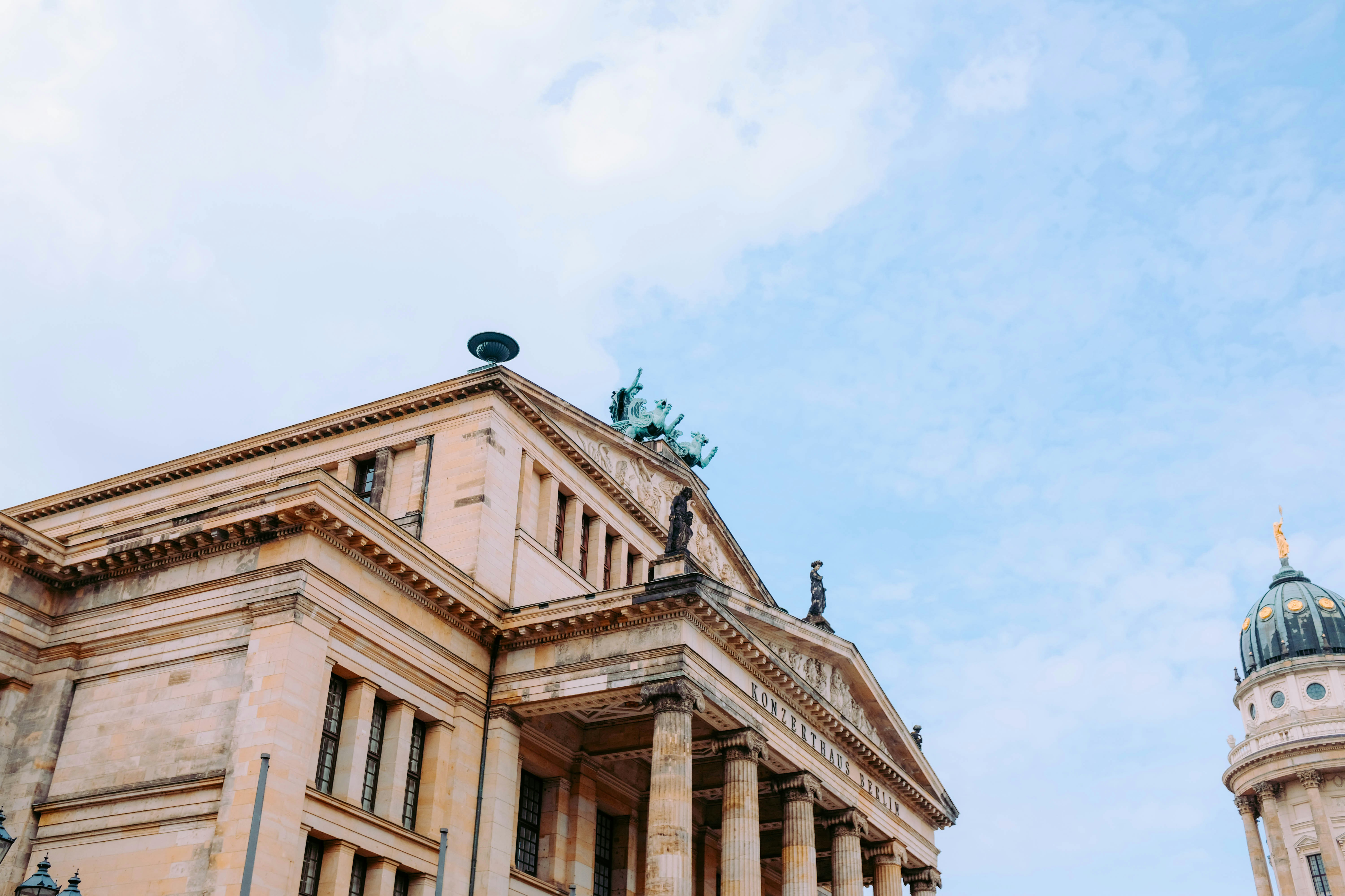 Photo by adrienolichon