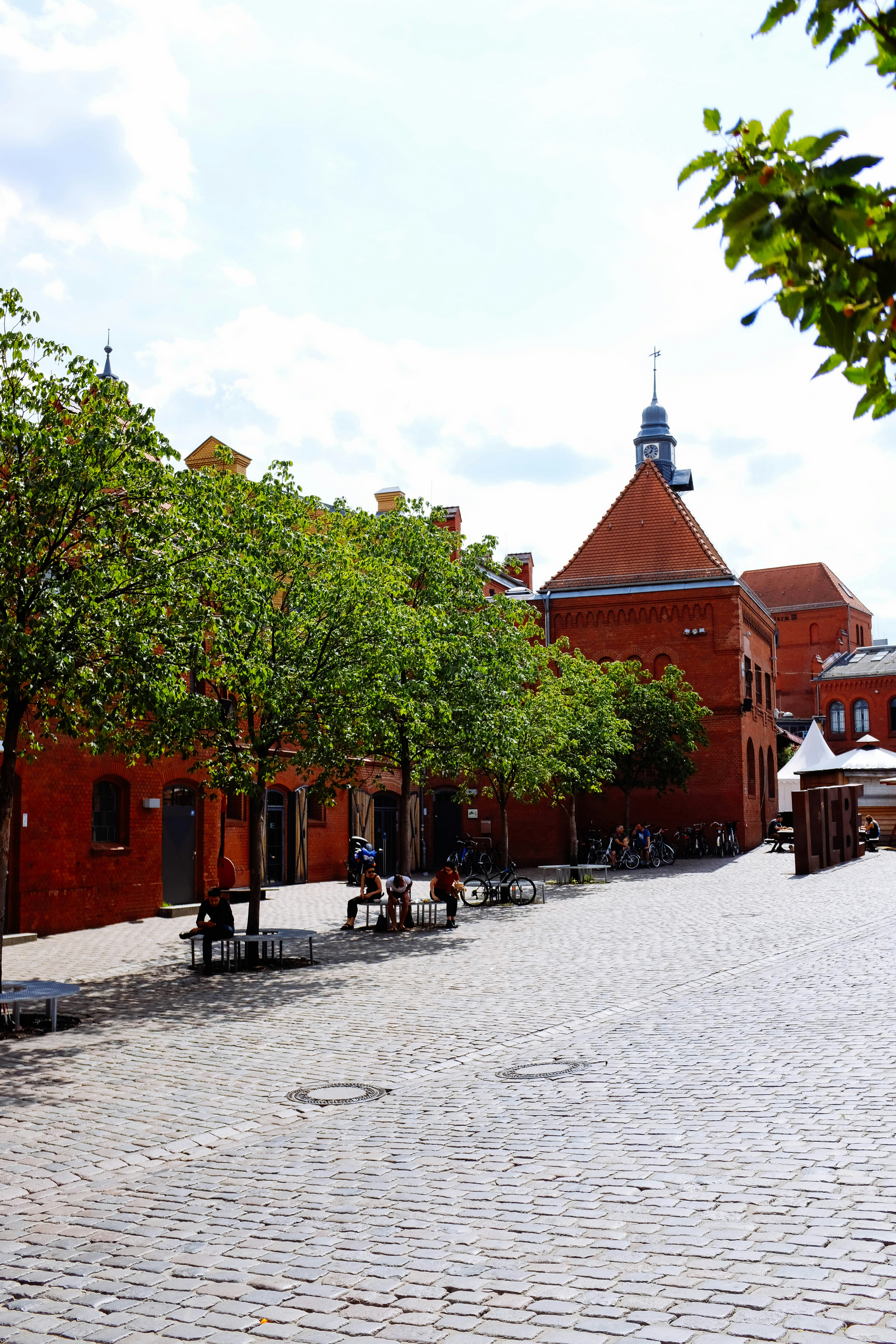 Photo by adrienolichon