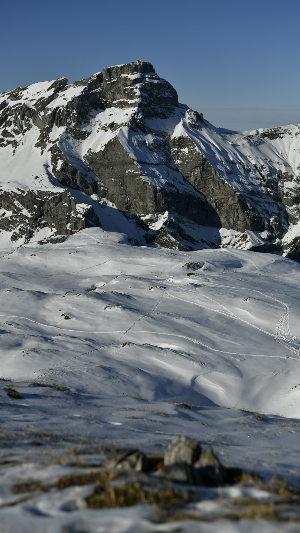 snow-capped rocky mountain during daytime