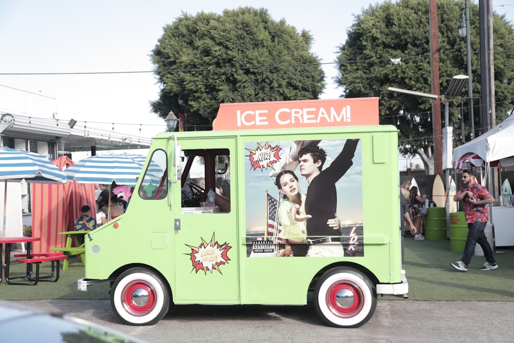 Furgoneta de helados verde