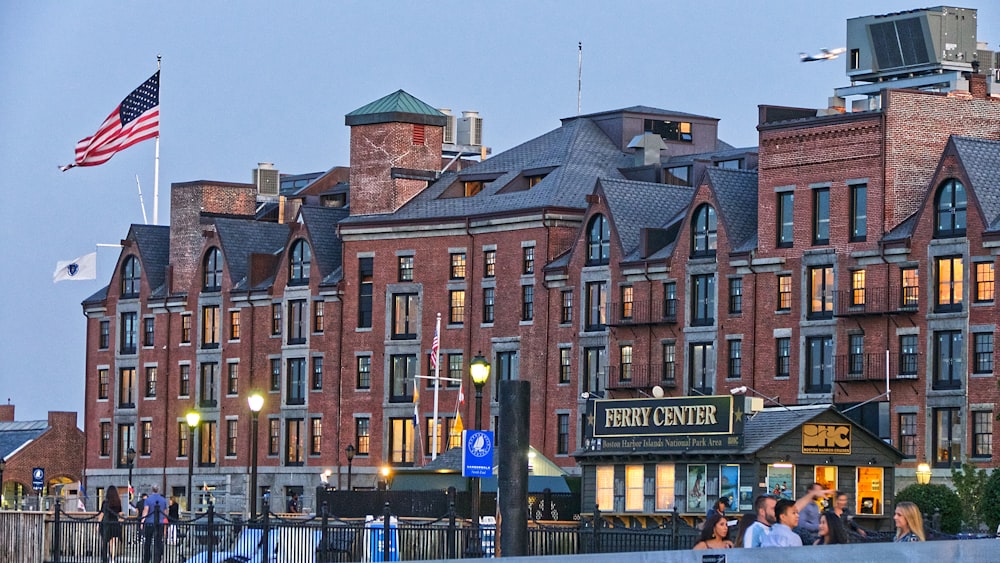 Edificio del Ferry Center durante el día