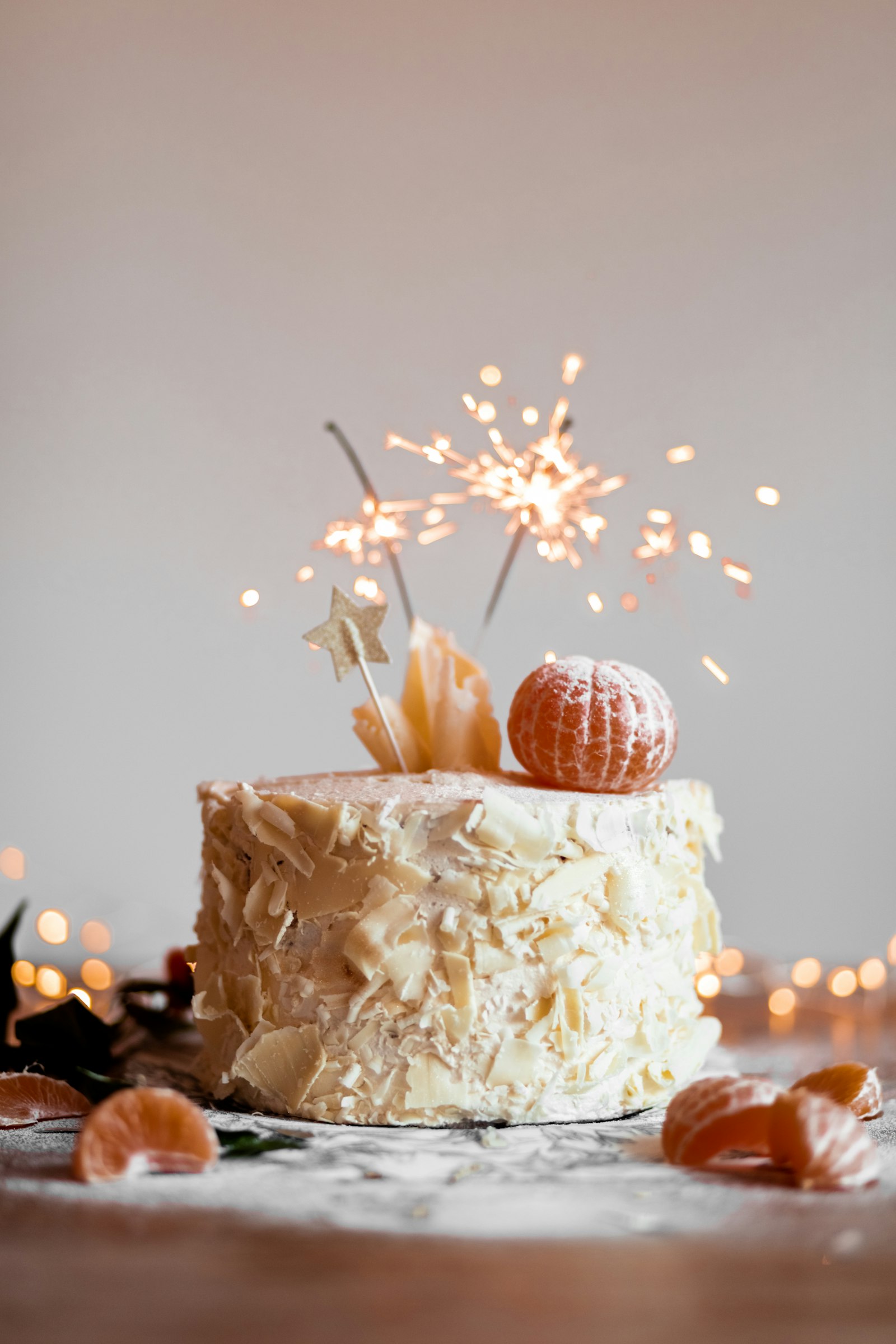 Canon EOS 5D Mark IV + Canon EF 85mm F1.8 USM sample photo. Cake with lit sparkling photography