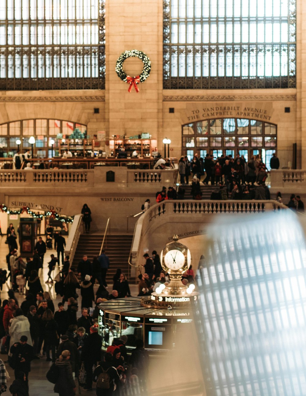 Foto Pessoas dentro do edifício de Nova York – Imagem de Grande terminal  central grátis no Unsplash