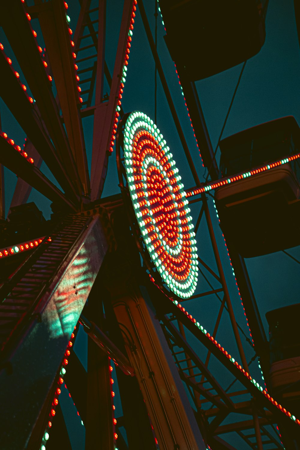 lighted ferris wheel during nighttime