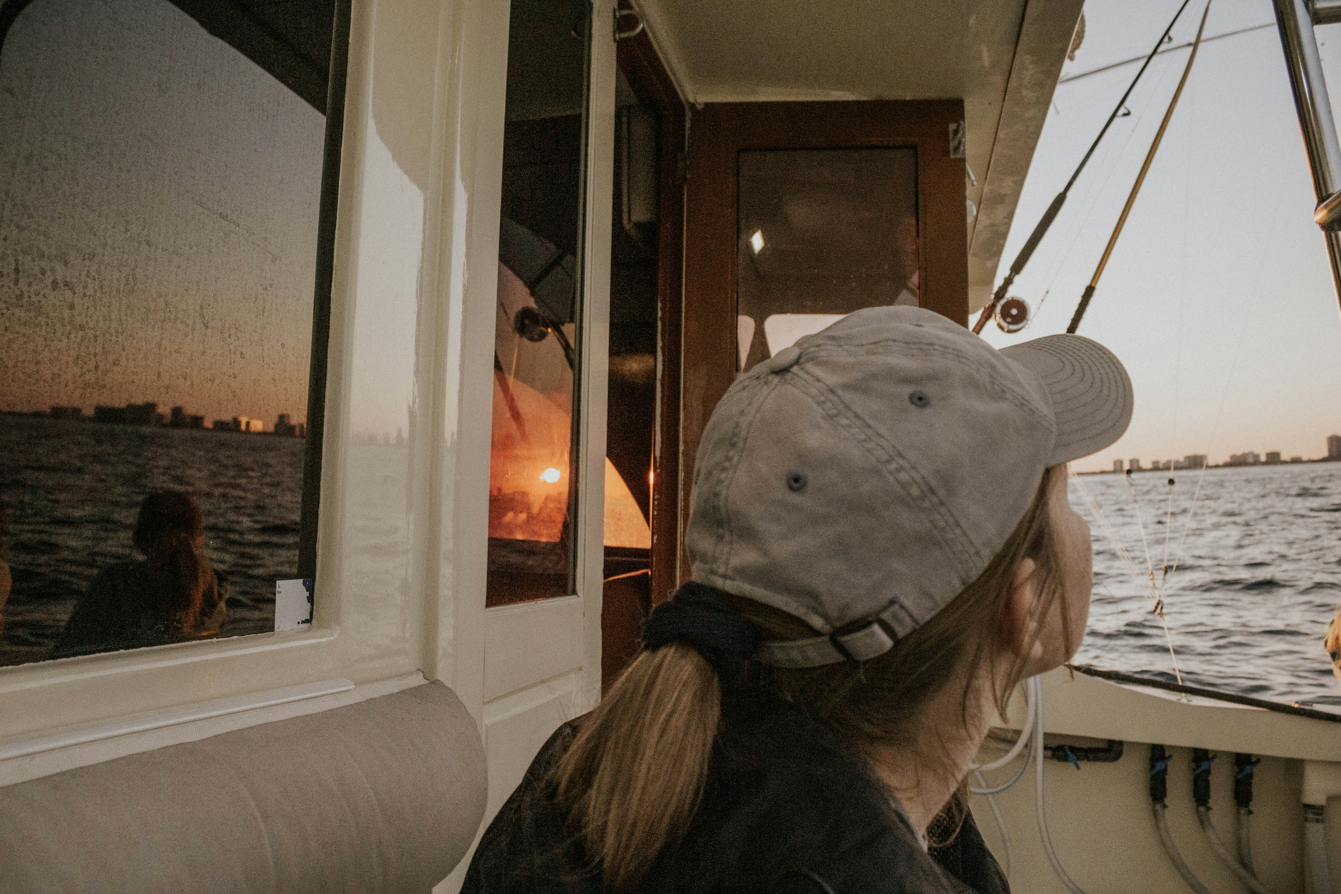 woman wearing gray cap