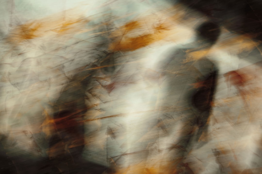 a blurry image of a man and a woman, Gifuogen