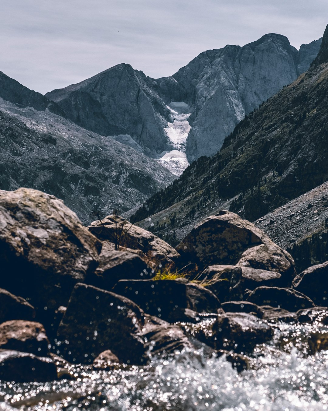 Mountain range photo spot Hôtellerie Lac De Gaube Pyrénées National Park