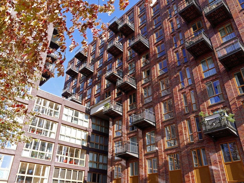 brown high-rise concrete building