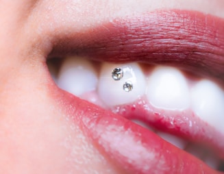 shallow focus photo of person's teeth