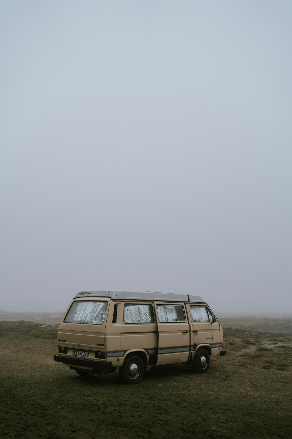 shallow focus photo of gray van