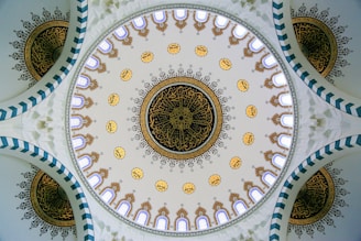 Elegant mosque dome icon symbolizing Umroh services in a gold minimalist line-art style.