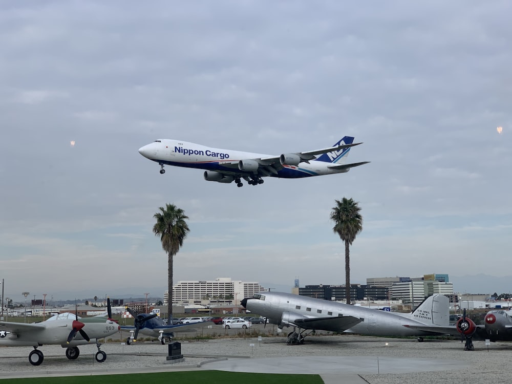 airliners on field