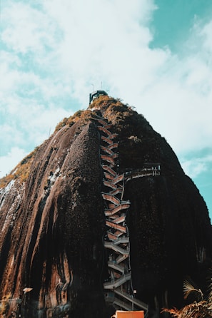 mountain under cloudy sky
