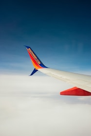 white, red, and blue Southwest airplane