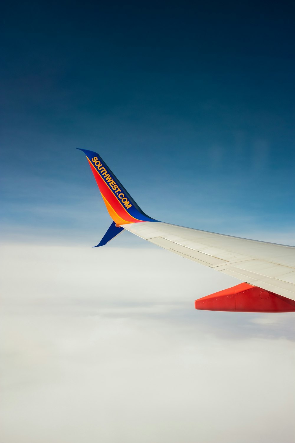 white, red, and blue Southwest airplane