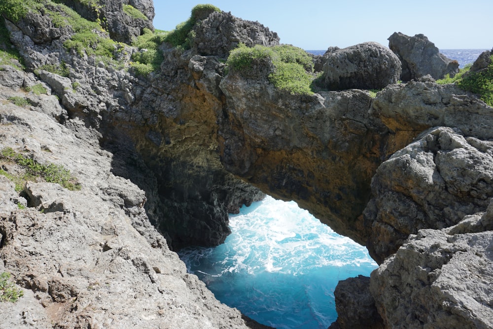 Höhle in der Nähe des Meeres