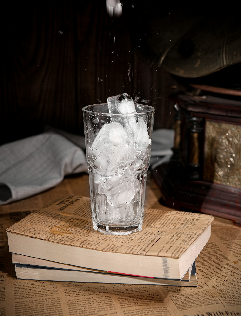 glace dans le verre alvéolé