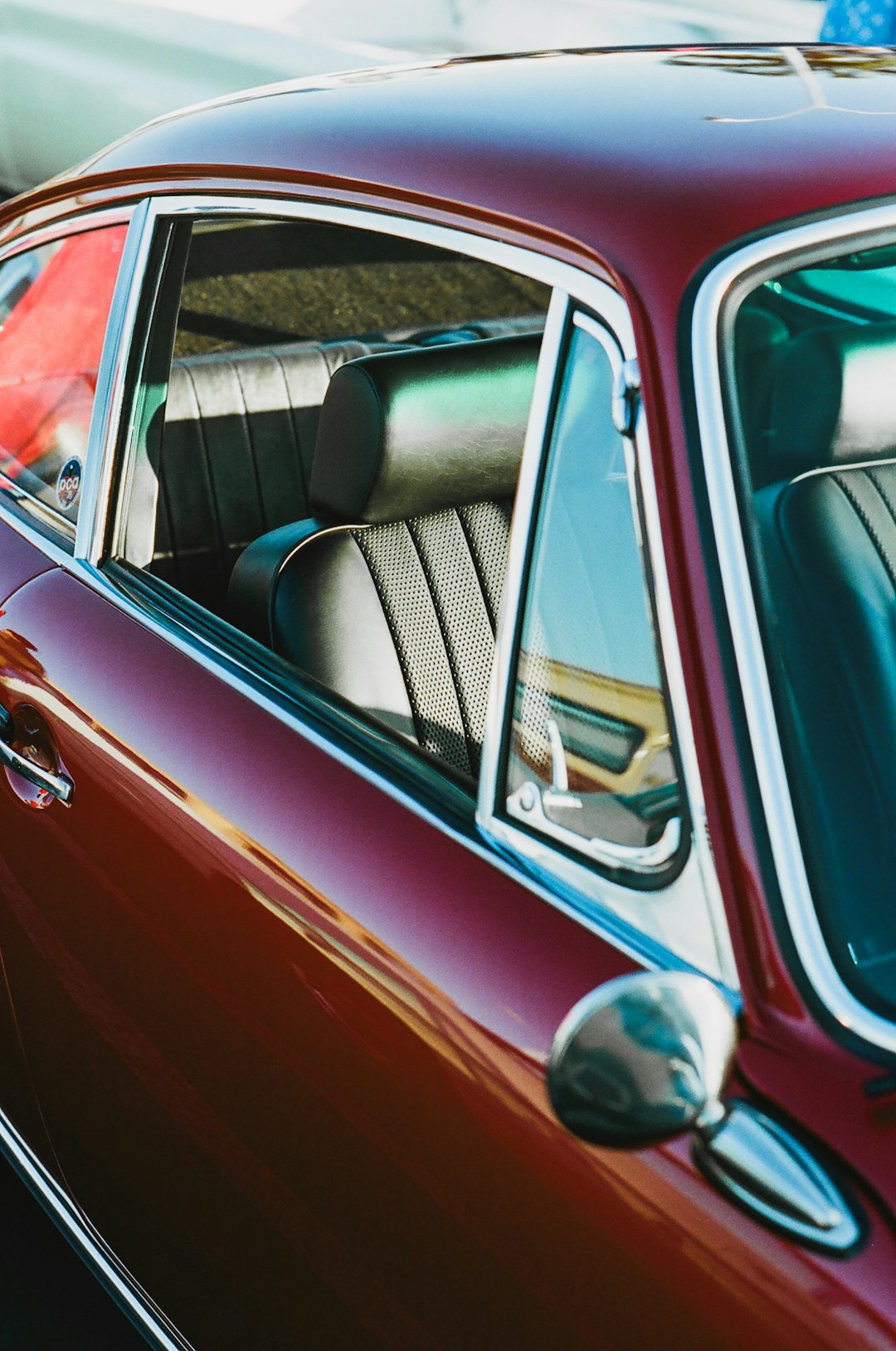 shallow focus photo of maroon coupe