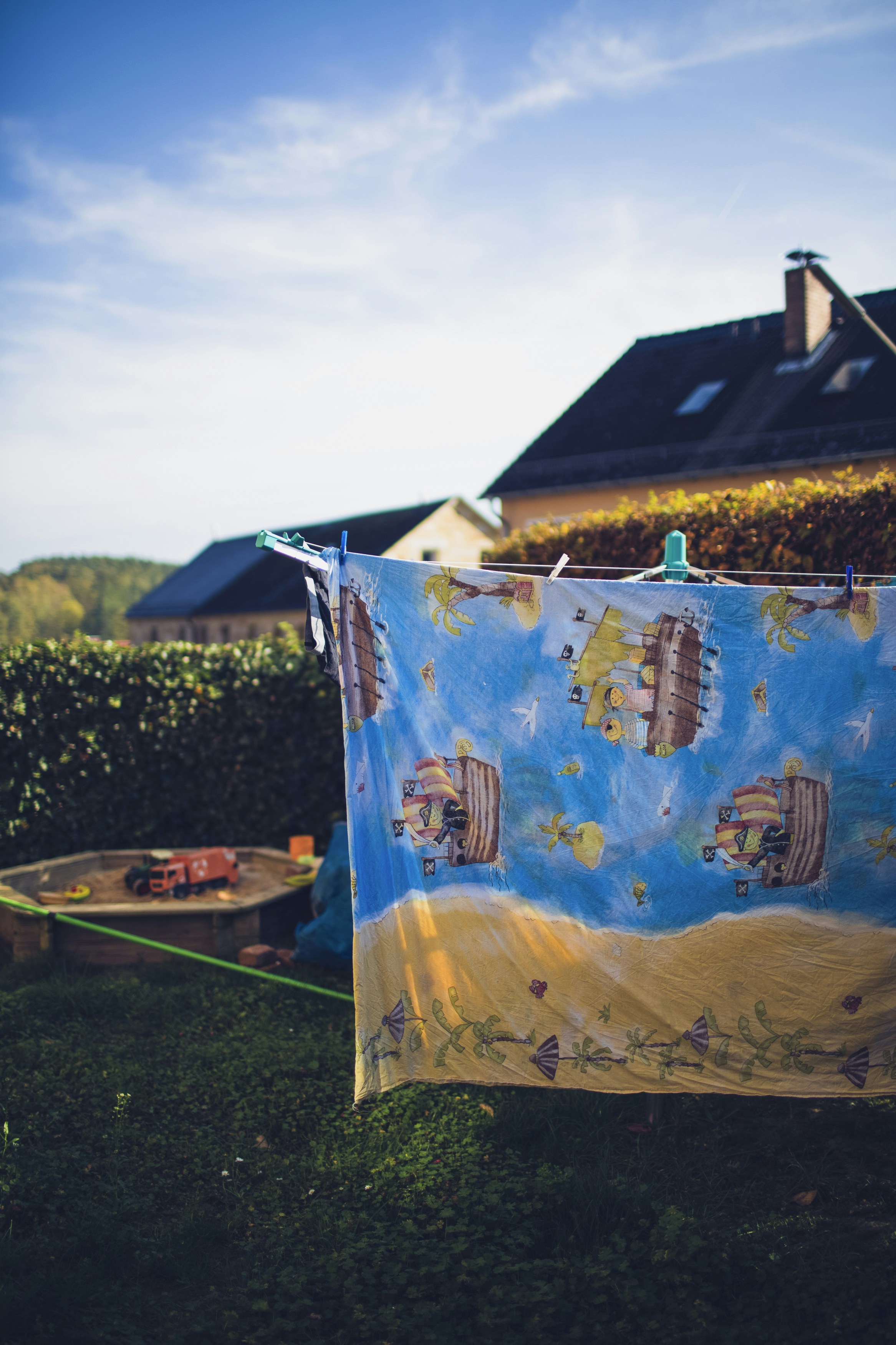 blaues und gelbes Textil