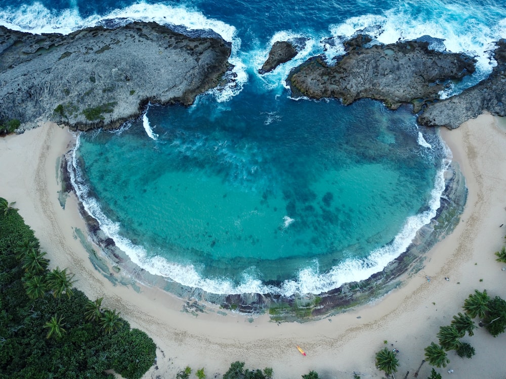 photo aérienne de la mer