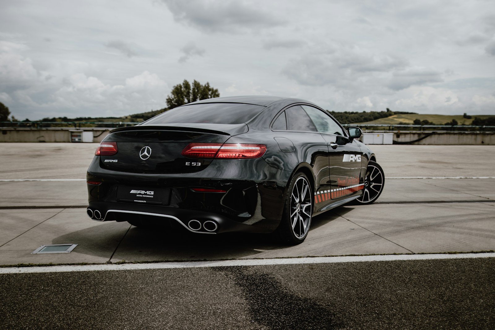 Canon EOS 80D + Sigma 20mm F1.4 DG HSM Art sample photo. Black mercedes-benz coupe photography