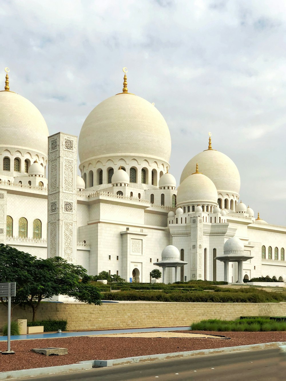 Sheikh Zayed Mosque under white cloudy sky