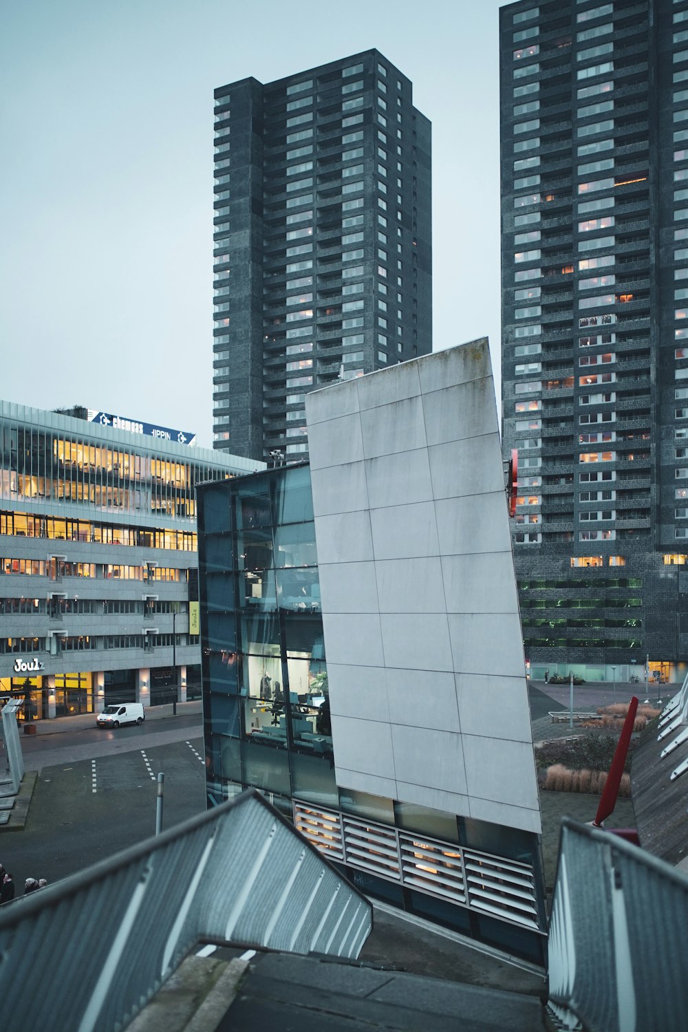 shallow focus photo of city buildings during daytime