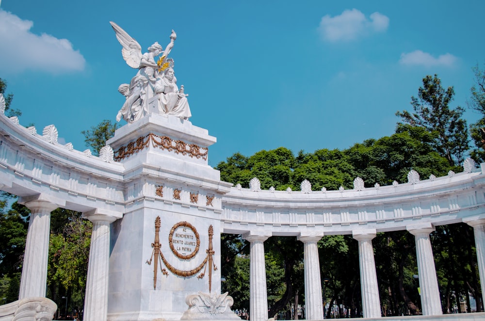 shallow focus photo of statue