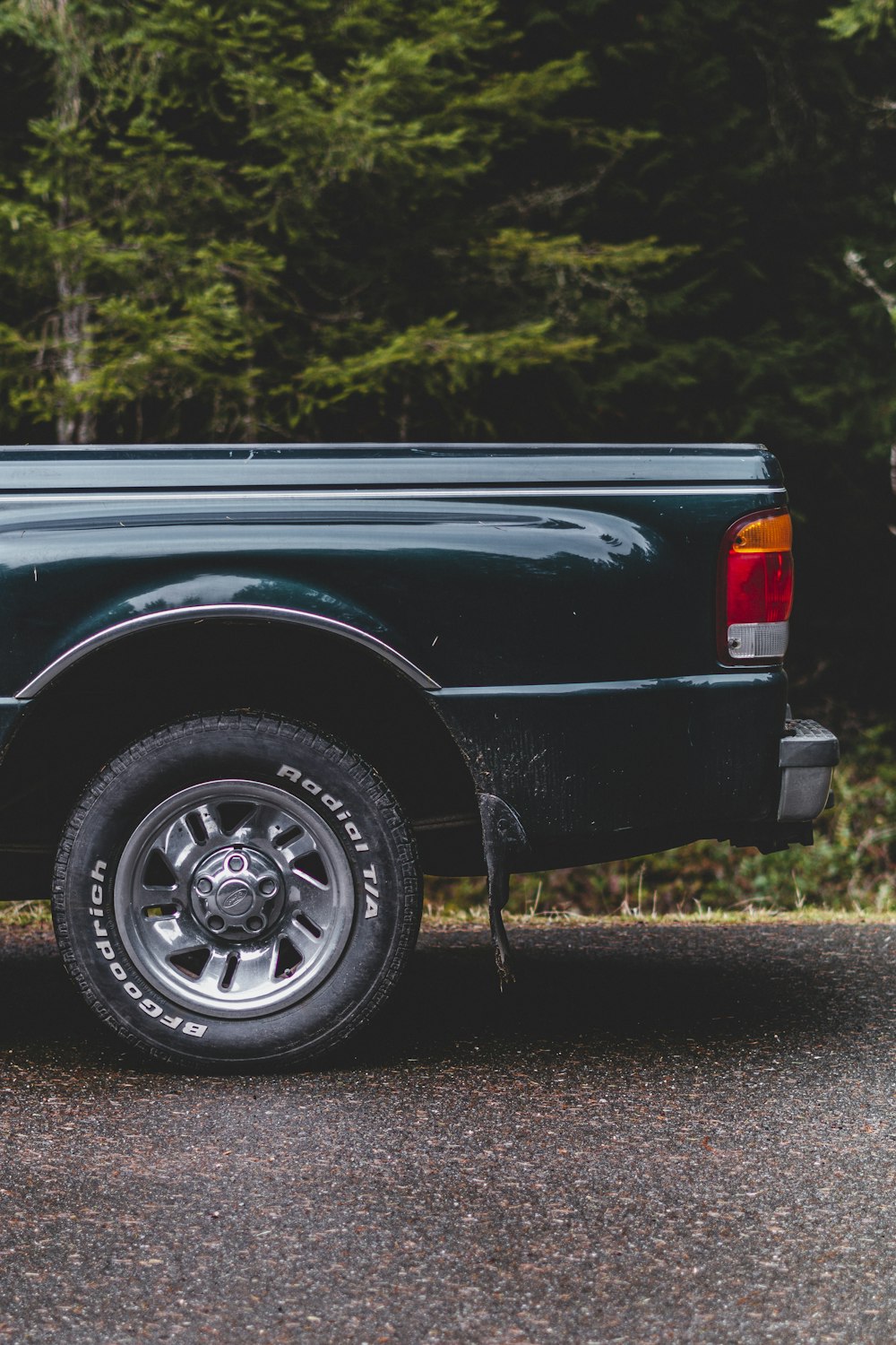 shallow focus photo of truck bed