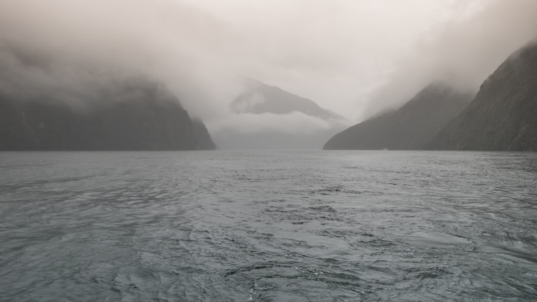 Loch photo spot Milford Sound Roys Peak