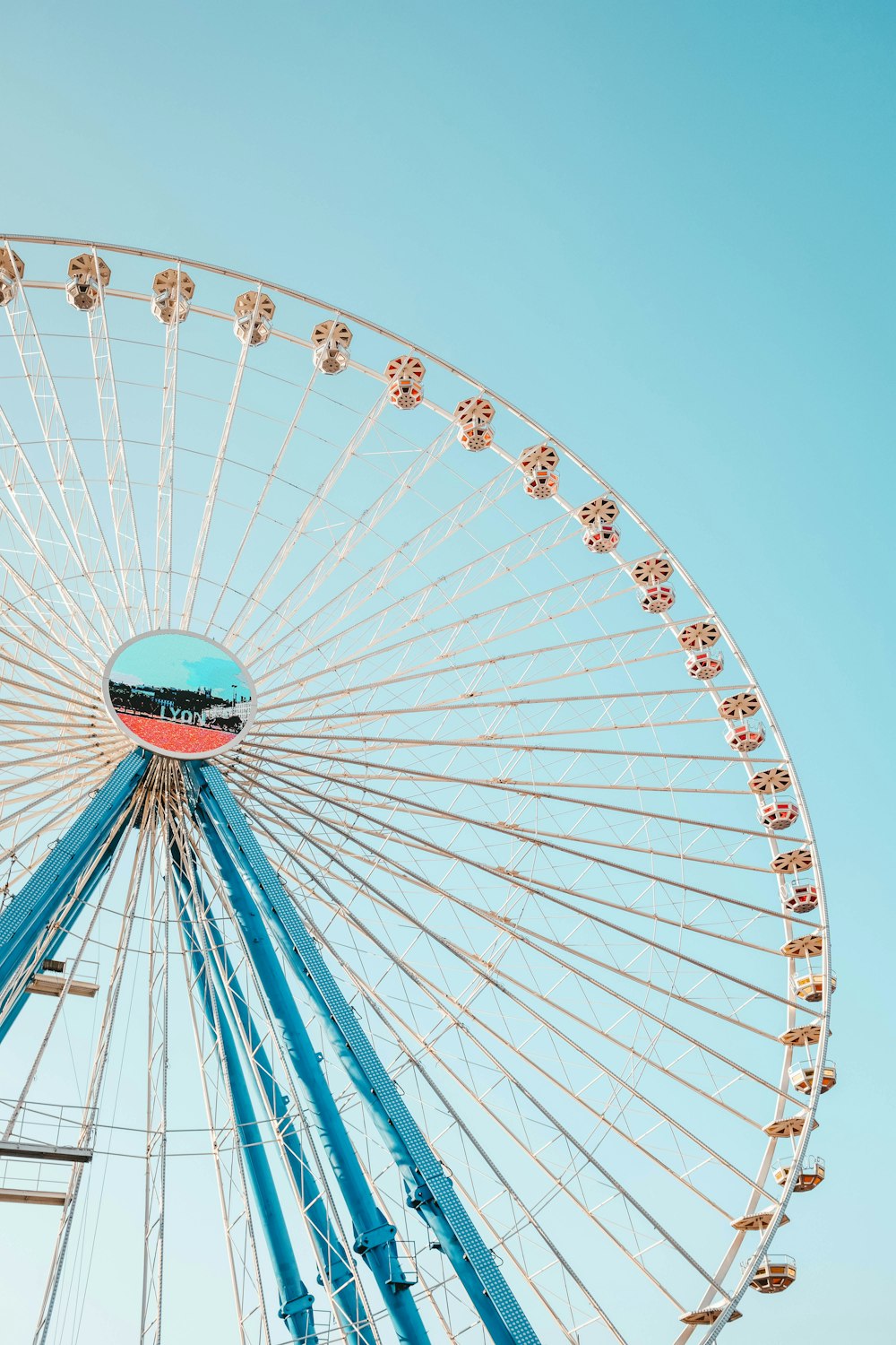 blue and white ferris wheel photograph