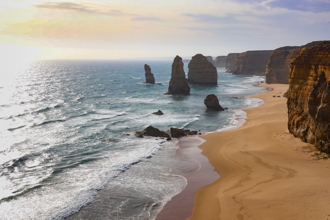 travelers stories about Cliff in Victoria, Australia