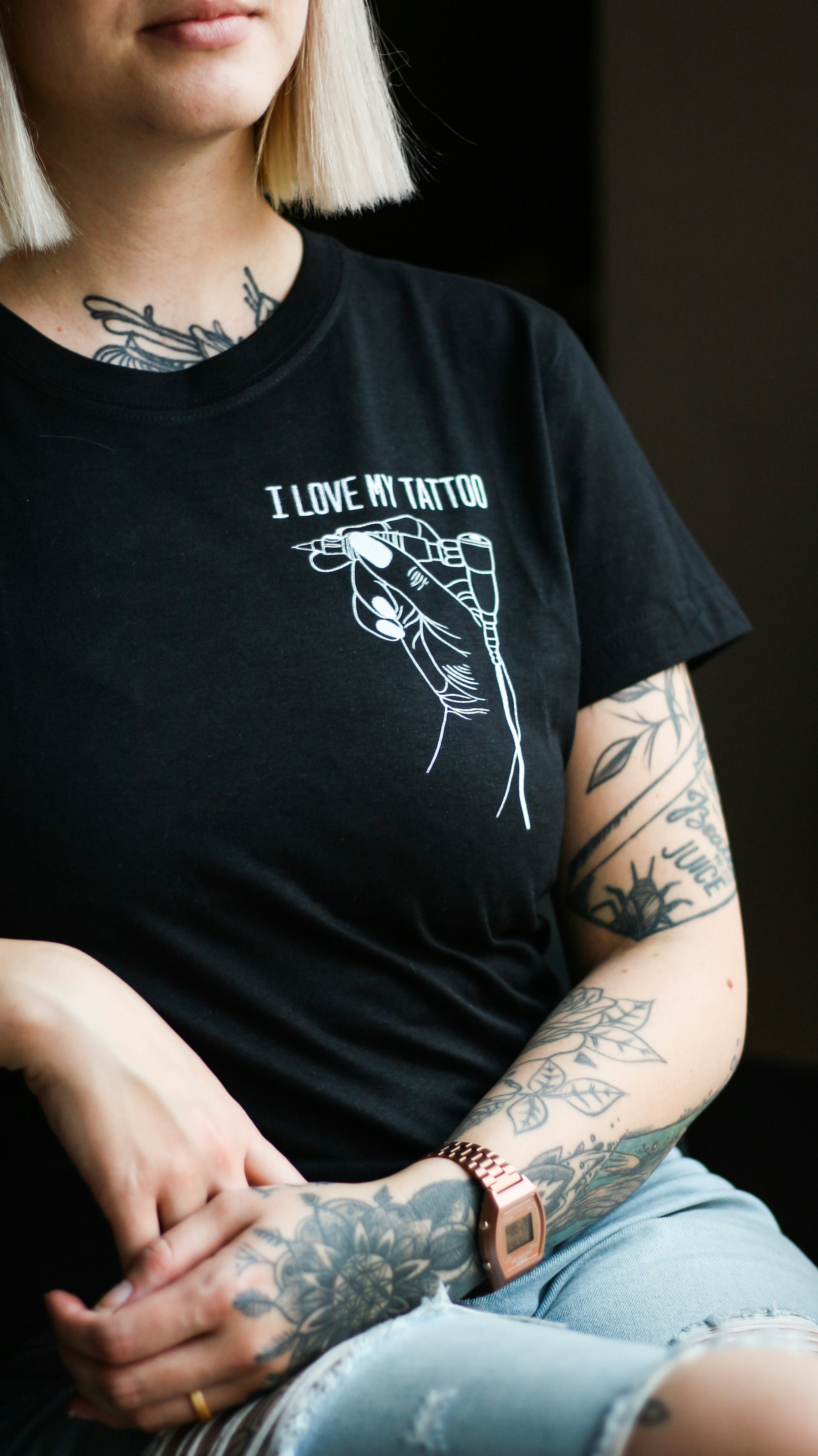 photo-1578237421804-9674940e8b8e?ixid=M3wxMjA3fDB8MXxzZWFyY2h8MTl8fGtpZHMlMjBjb2ZmZWUlMjBsb3ZlciUyMHQtc2hpcnRzfGVufDB8fHx8MTc2NTQwOTc4Nnww\u0026ixlib=rb-4.1.0