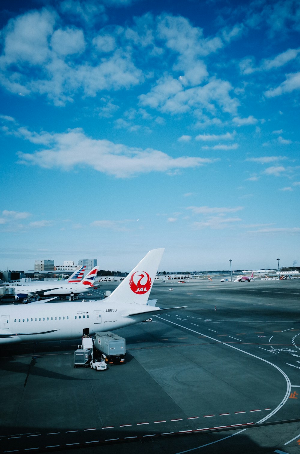 white air liner photograph