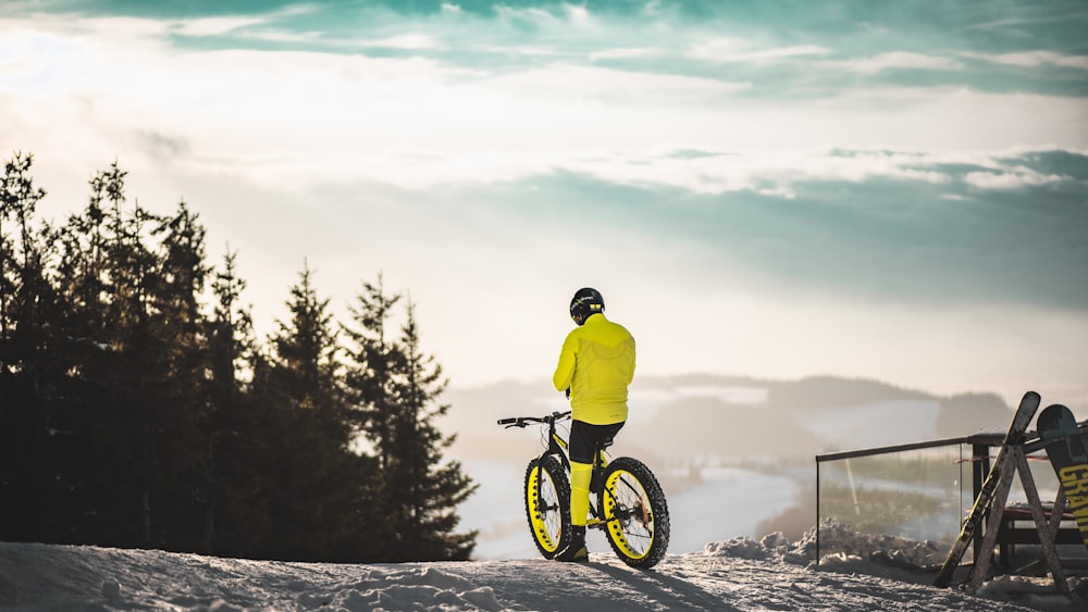 person riding bicycle during daytime