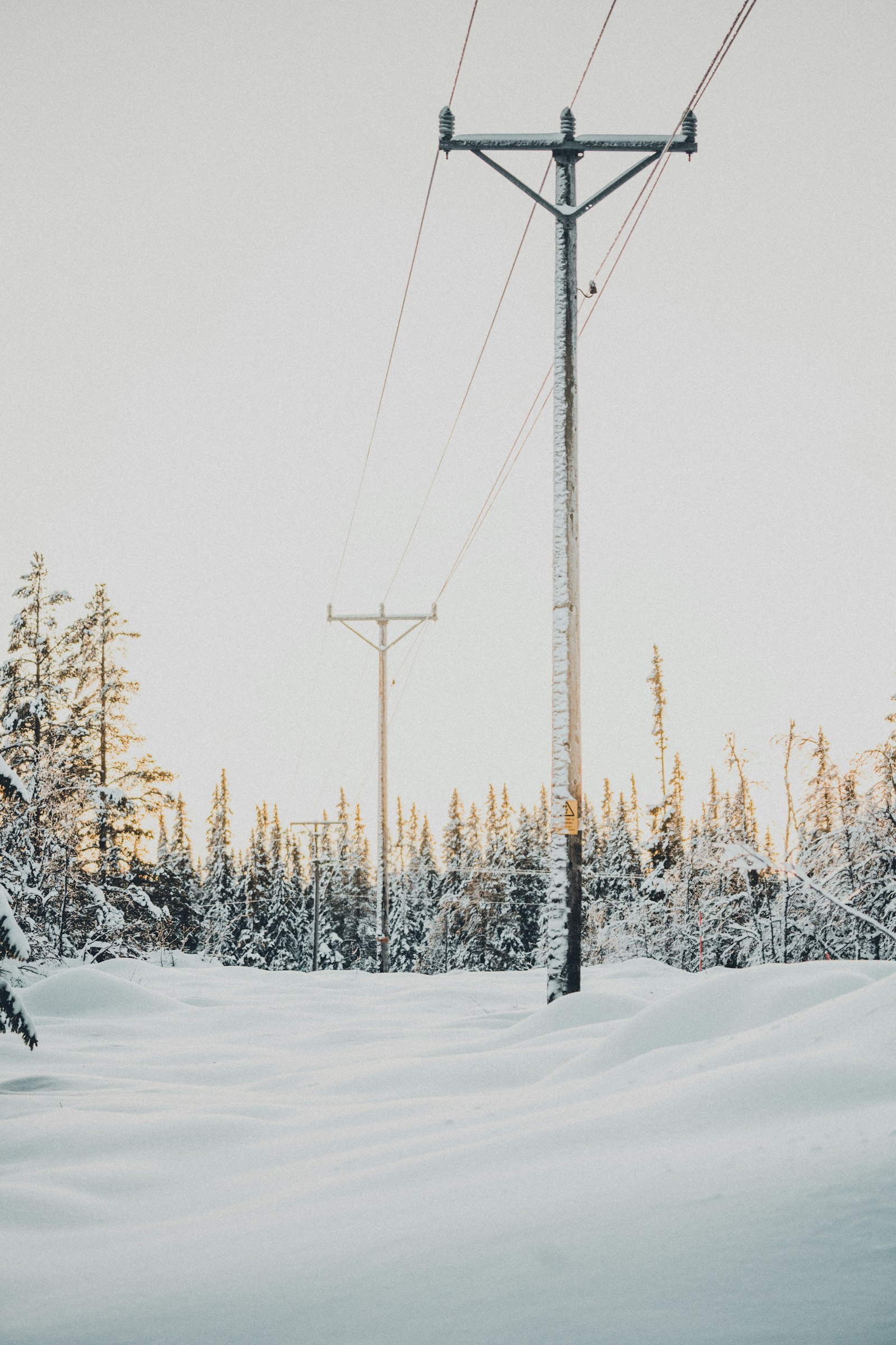 Sony a7R IV + Sony FE 70-200mm F4 G OSS sample photo. Photography of snow-covered field photography