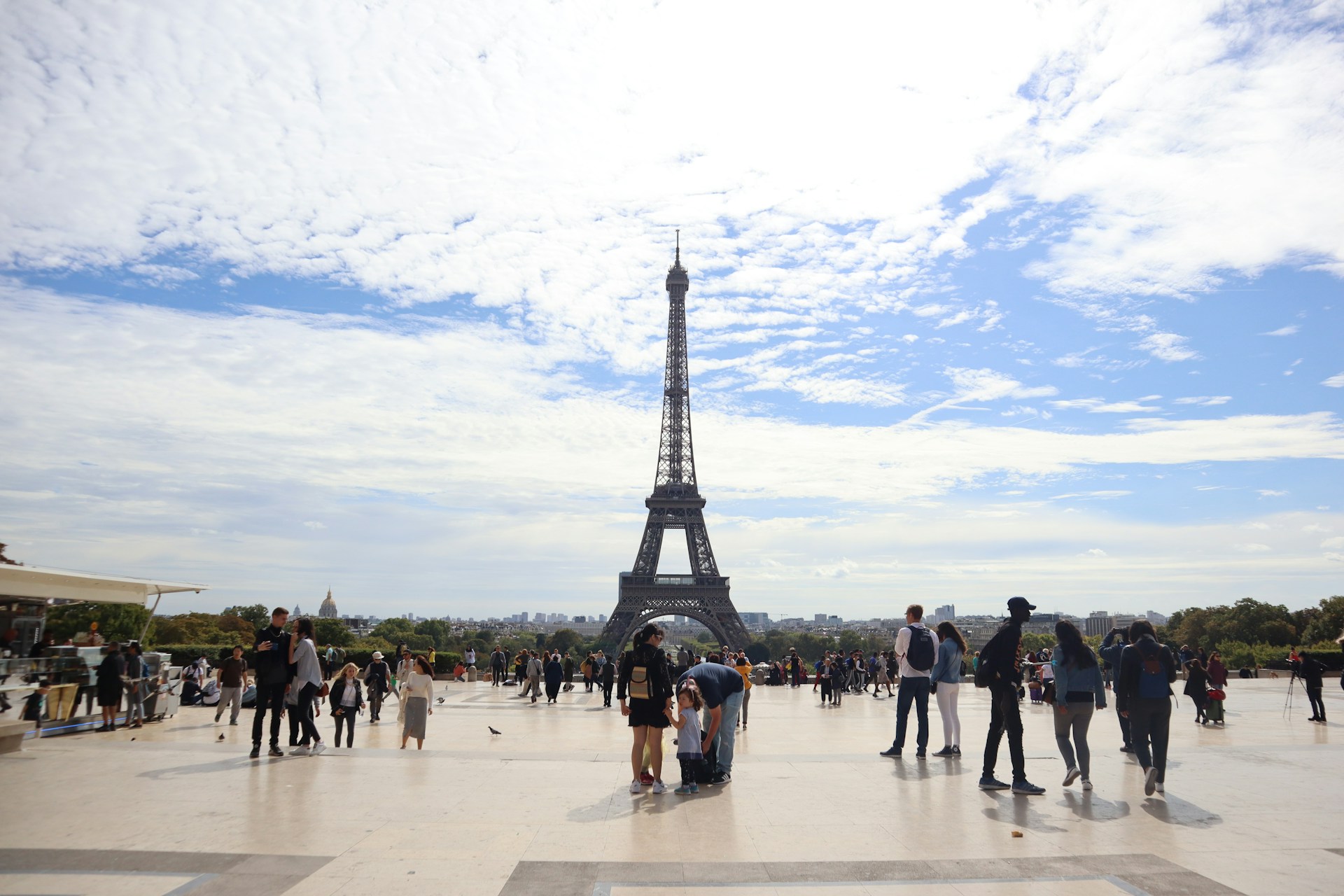 gray computer monitor