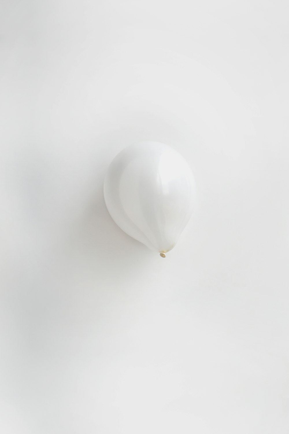 white balloon