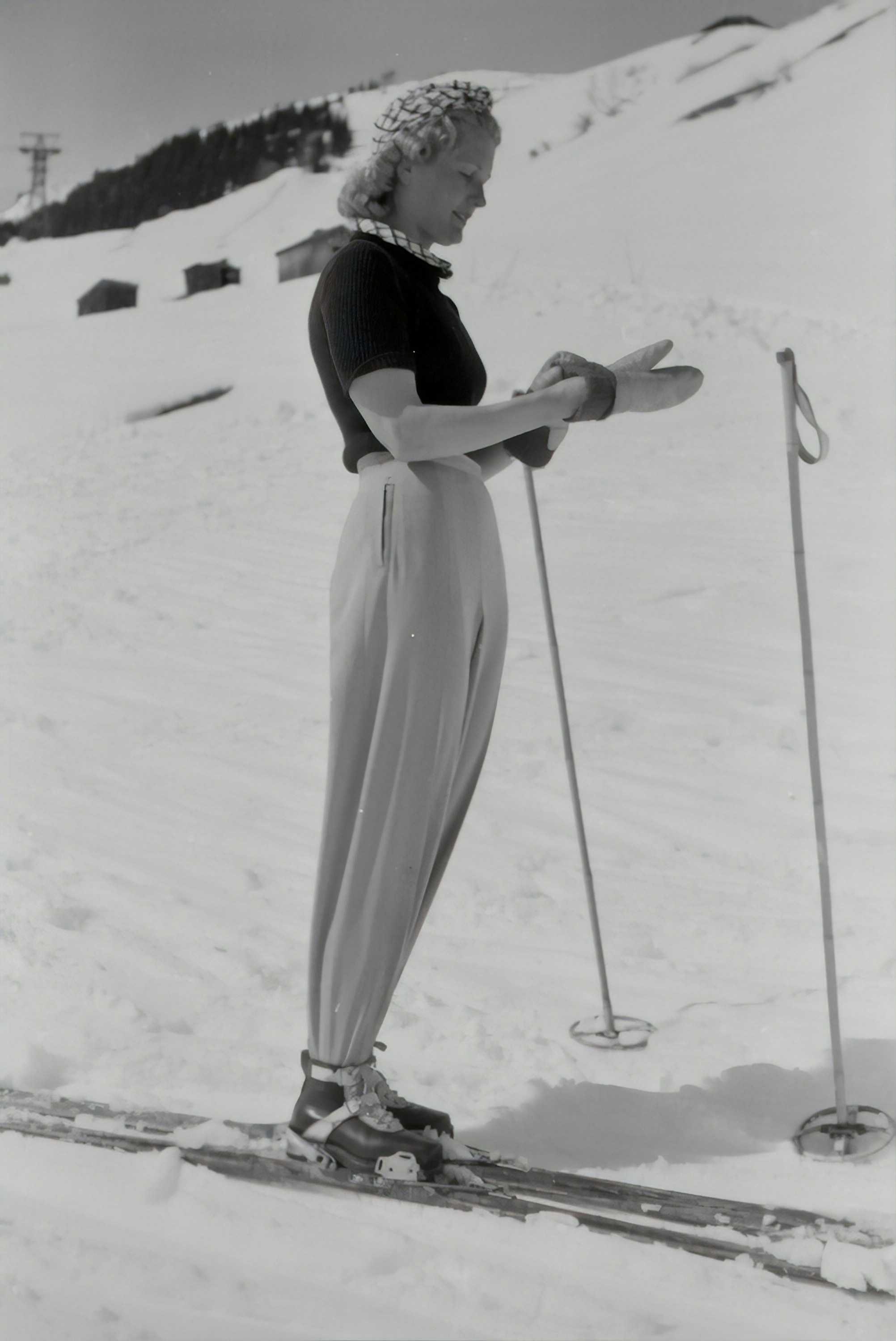 Lady on skis, 1940