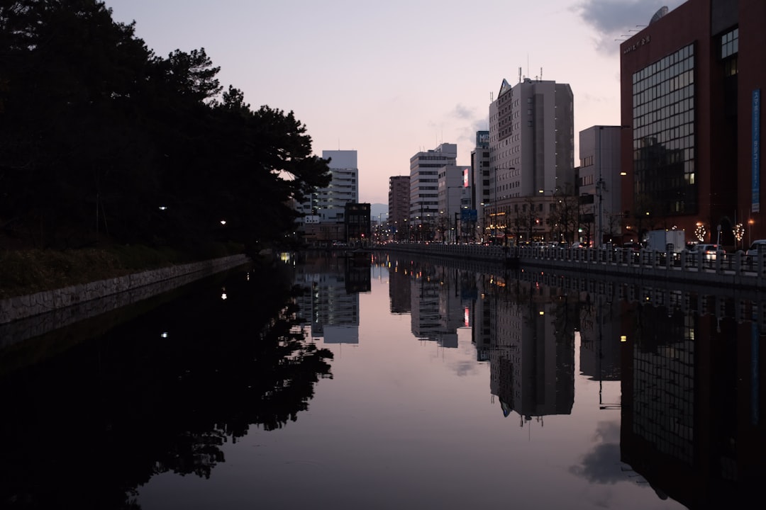 photography of buildings beside body of water during daytime