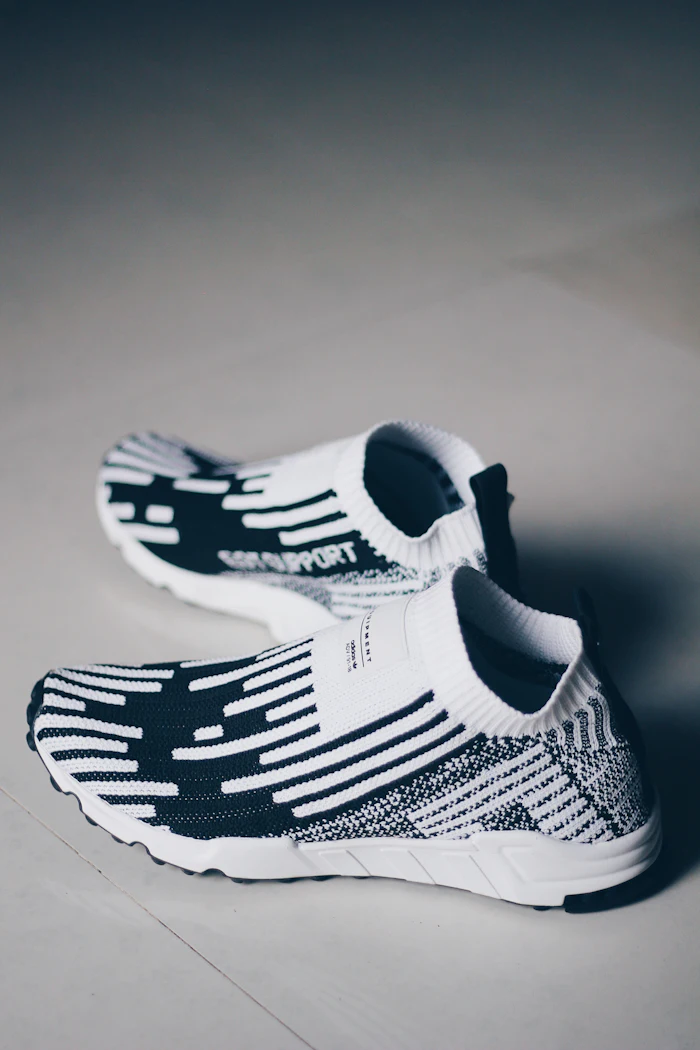 Sports shoes
