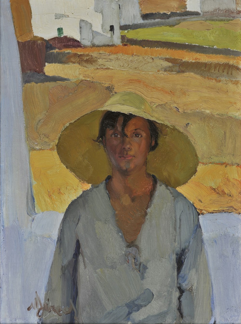 Mujer con camisa azul abotonada con sombrero de paja marrón