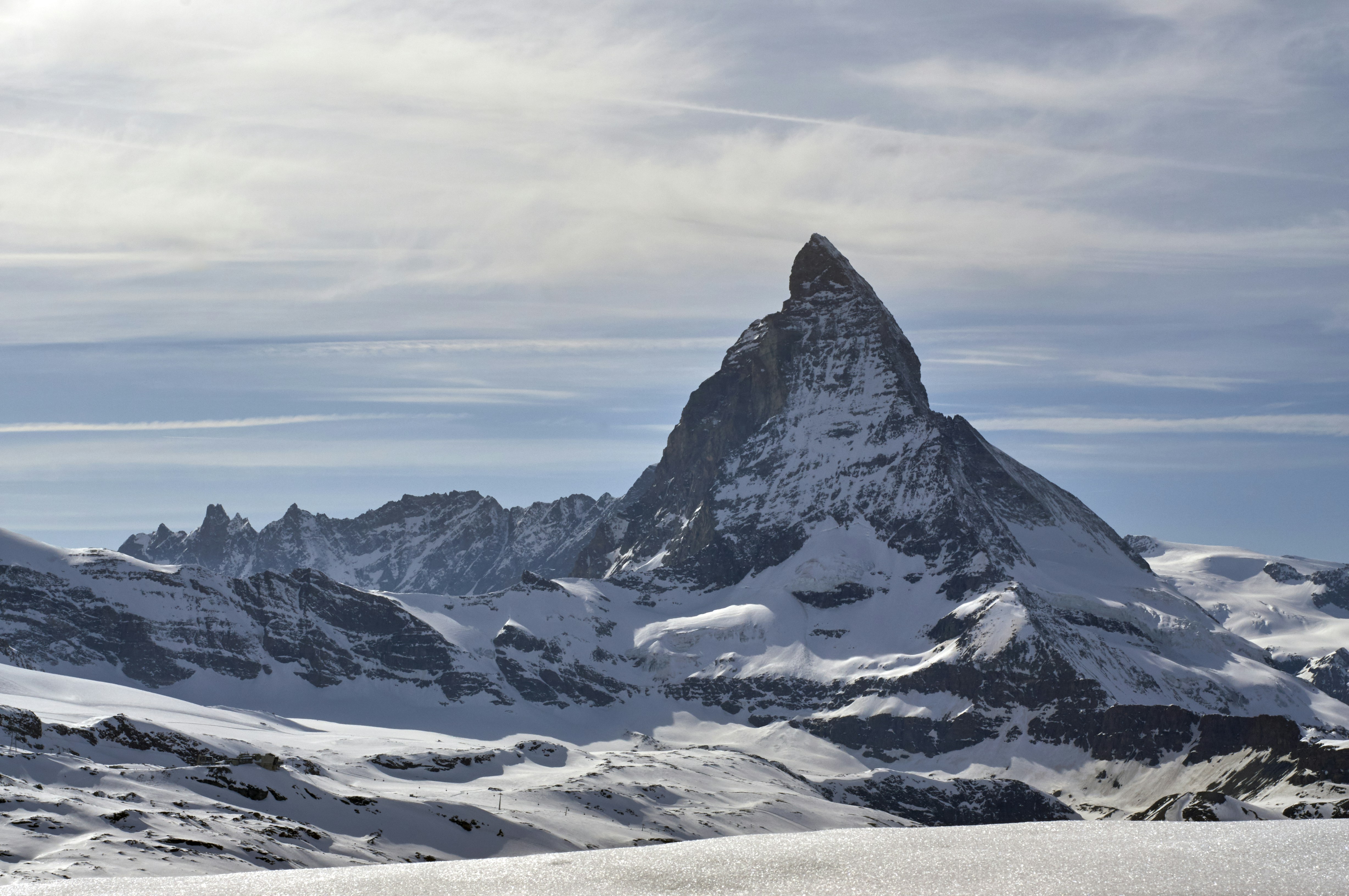 verschneite Felsformation