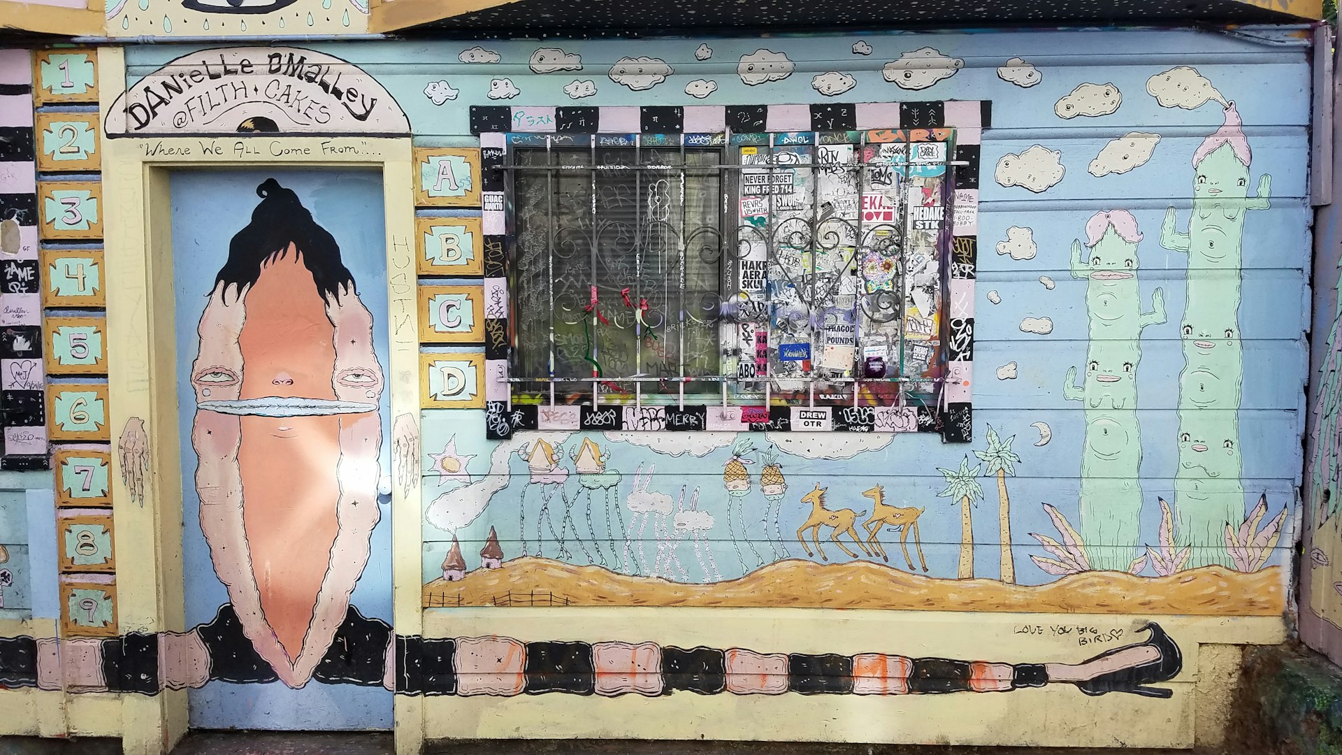 gray computer monitor